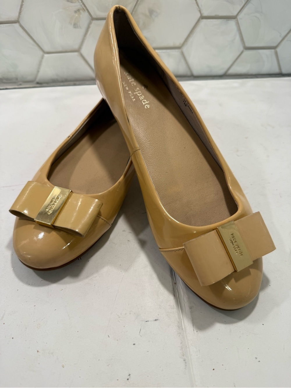 Kate Spade New York Nude Ballet Flats Shoes Bow Gold Size 7M Patent Leather